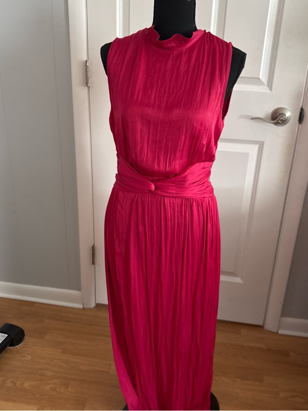 Elegant Deep Red Sleeveless Knot-Waist Dress